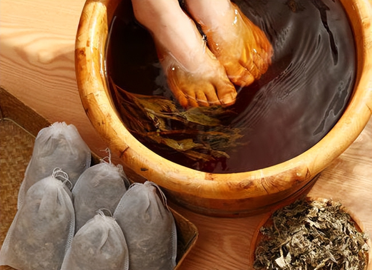 每天用艾叶泡脚,坚持一个月,身体会发生哪些变化?