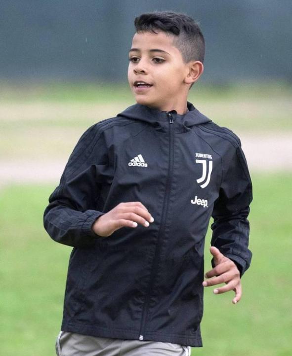 c罗12岁的视频,c罗12岁足球视频