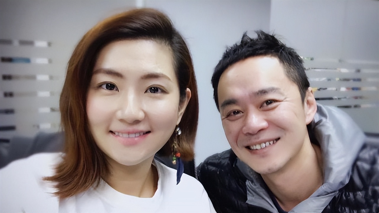 selina腿部伤疤照片,selina腿上的疤痕