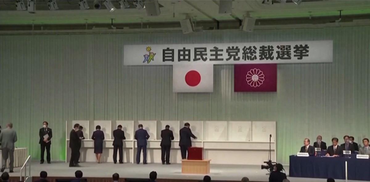 疯狂的政客、玩火的美国；深析2023年日本疯狂扩军的真实原因。