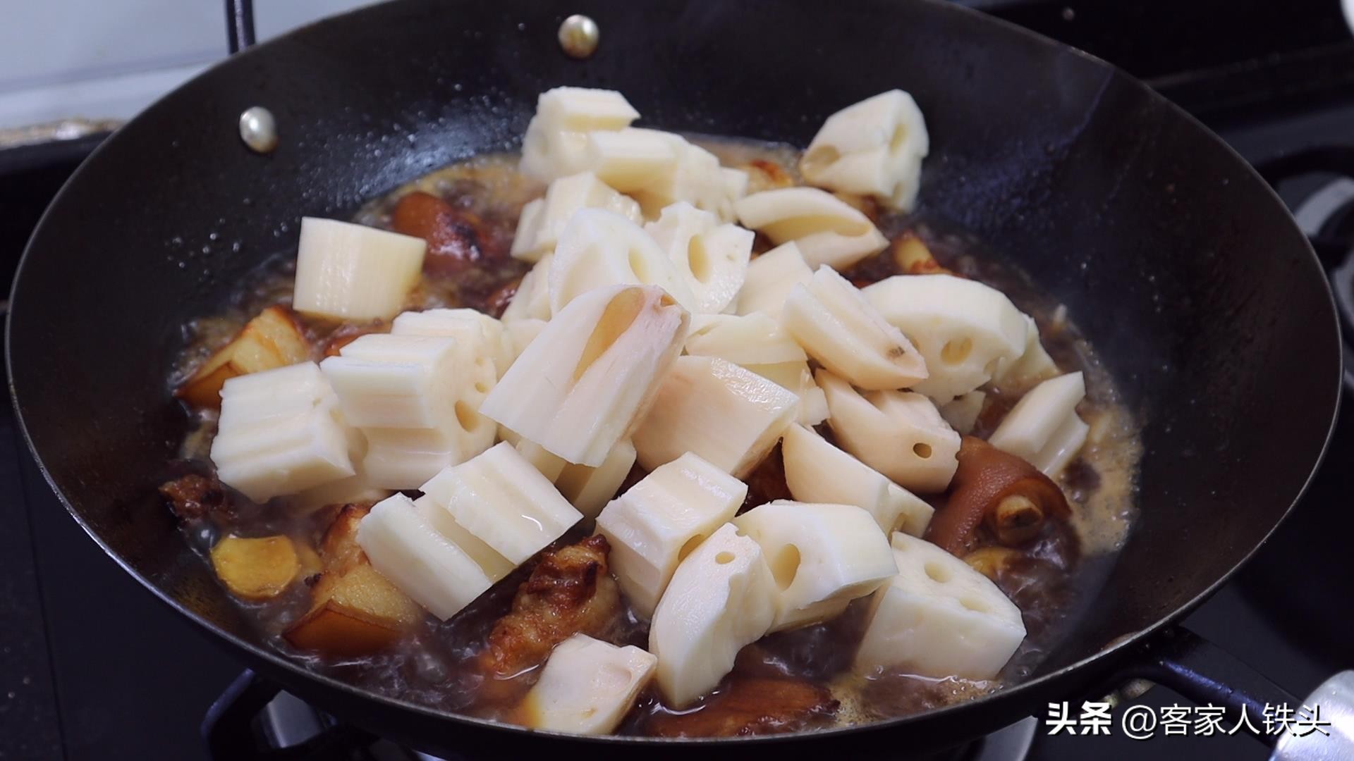 莲藕炖猪脚的家常做法大全,莲藕炖猪脚的正宗做法详细过程