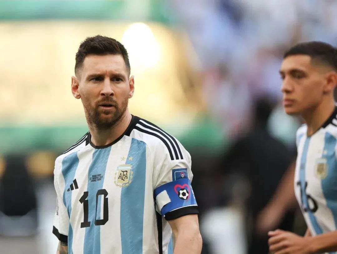 梅西踩墨西哥球衣回应伊布,梅西踩墨西哥球衣原视频