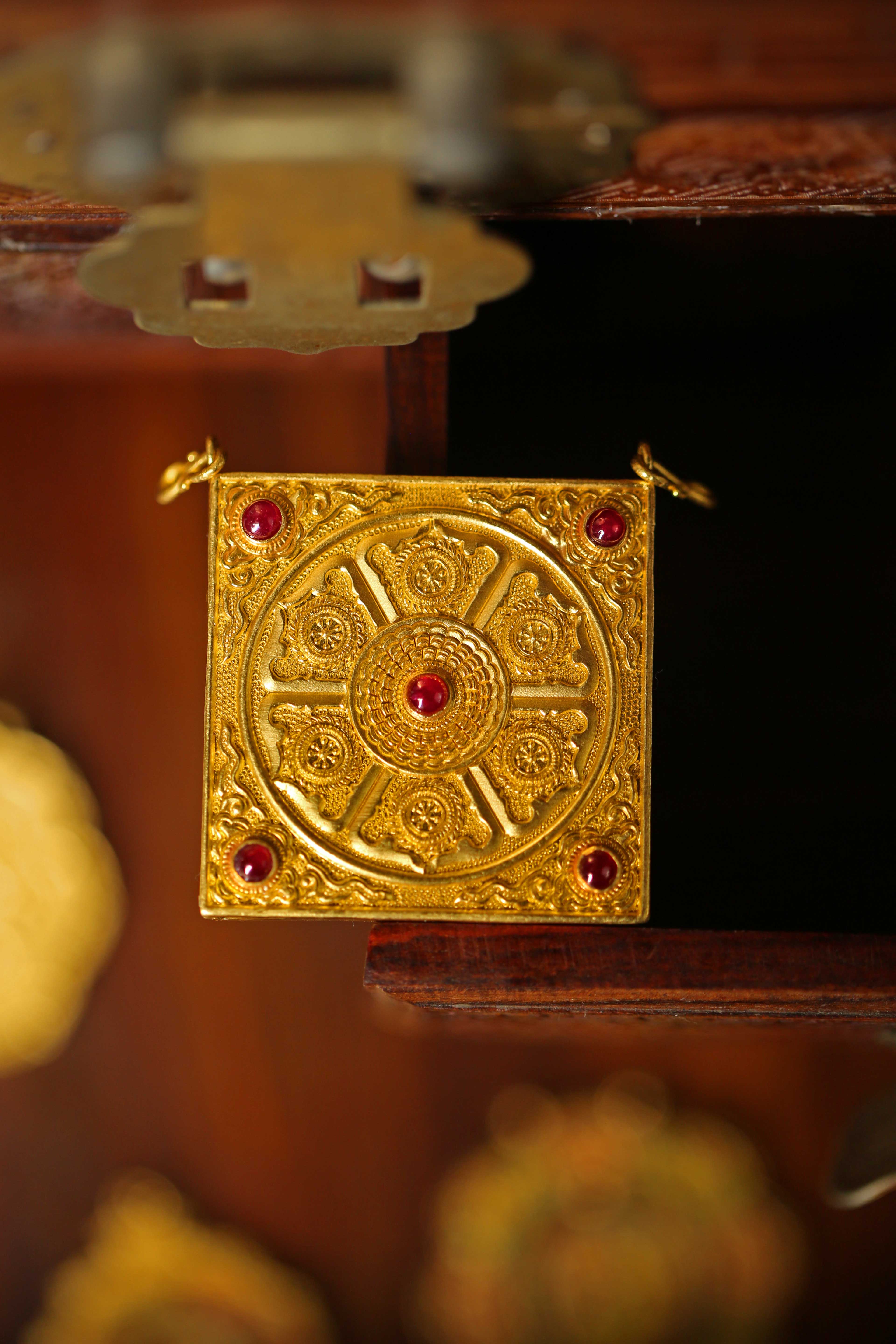 诠释古法黄金的高贵神韵,顶级黄金艺术