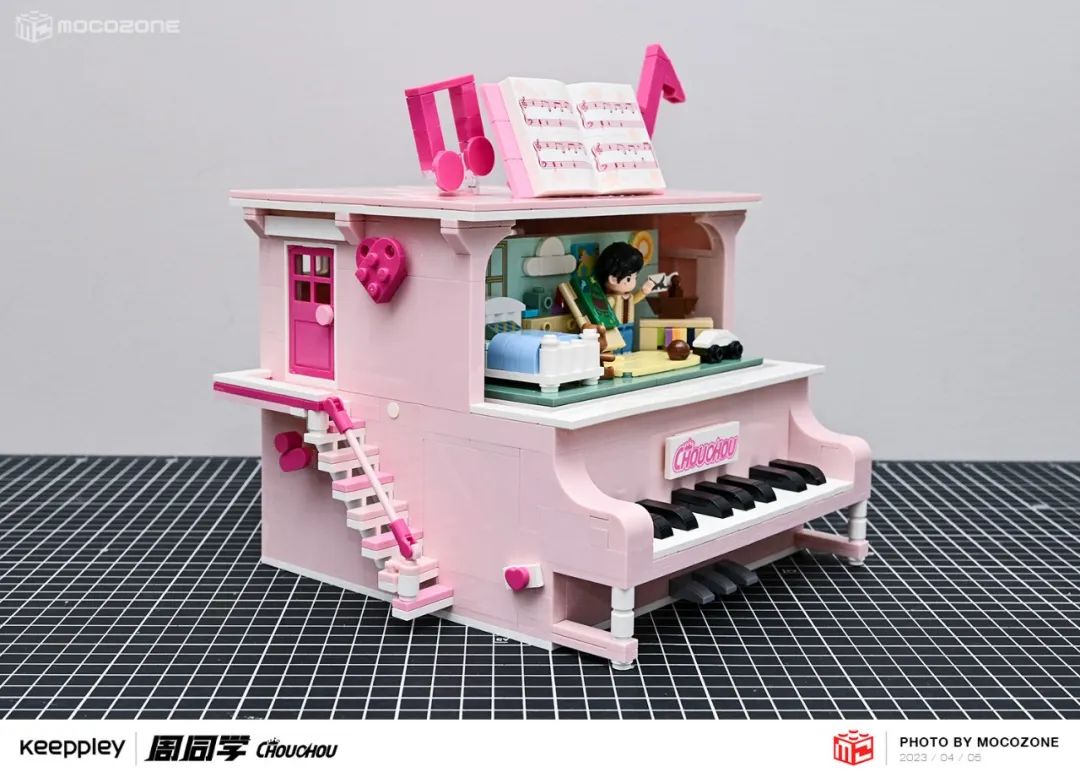 【积木测评】旋转的场景变换！周杰伦首款积木套装很有趣