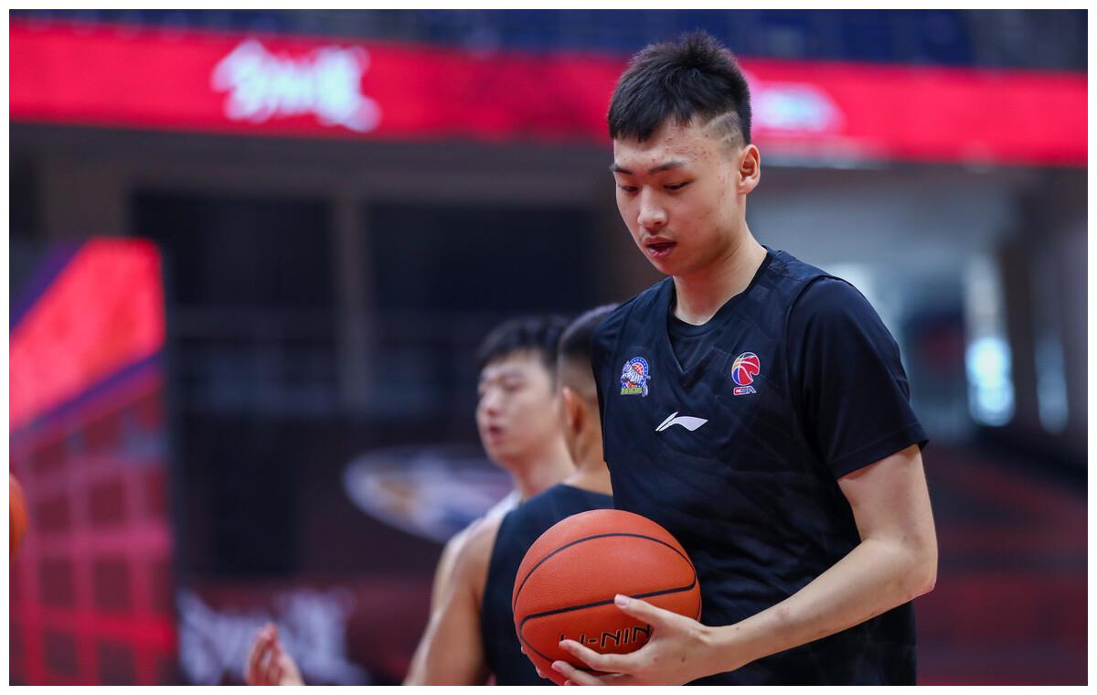 郭艾伦潘玮柏篮球,邓超郭艾伦完整视频