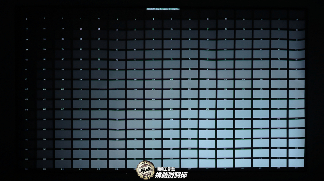 坚果S1Ultra菲涅尔屏增益幕布评测：磁吸安装+2.6倍亮度提升