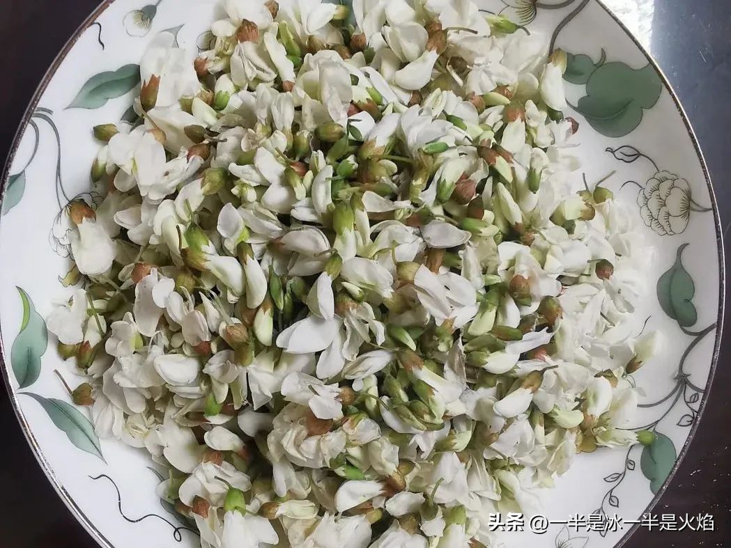 随笔：有一种快乐叫“捋洋槐花”