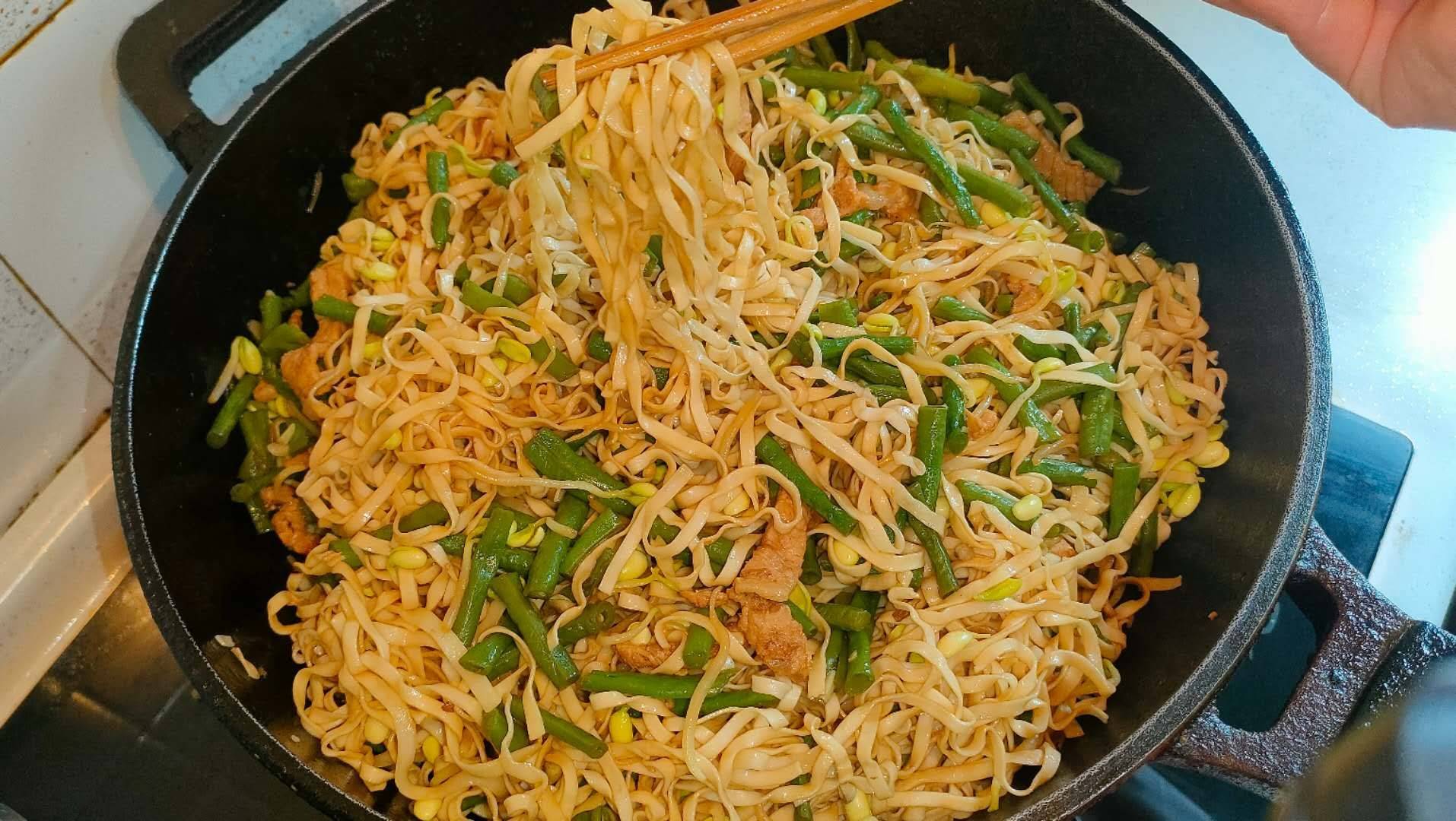 河南人蒸面条视频,河南人就是爱吃蒸面条