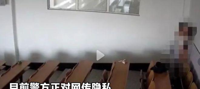 大学教室不雅视频视频曝光，女生的表情非常到位！