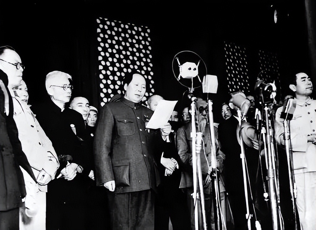 从华北电专师生为开国大典提供技术保障，到通信工程学院方队接受检阅，西电一直是我军通信人才培养的摇篮！