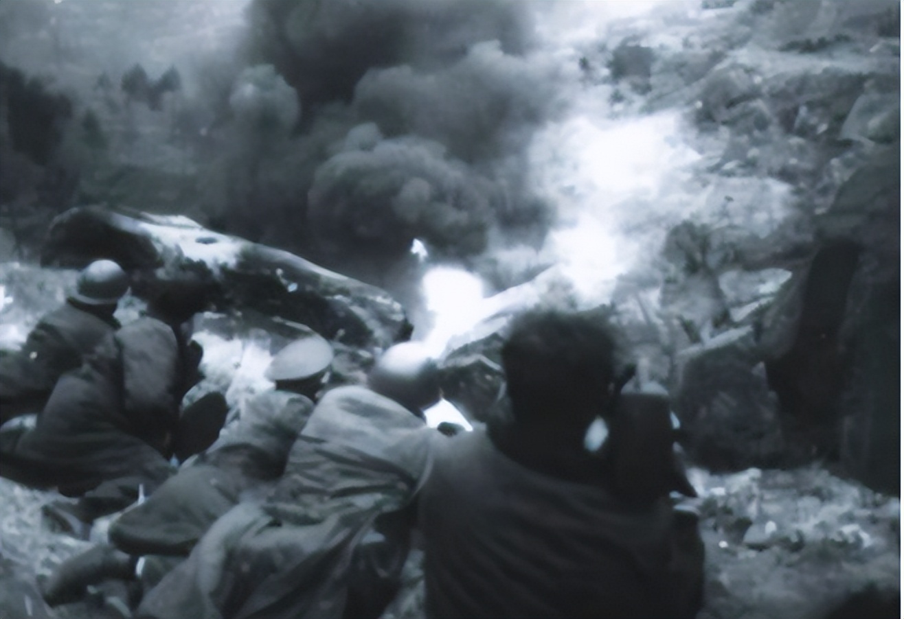 两个兵王叛逃，与一千多军警对峙3天，放大火烧山才将他俩制服！