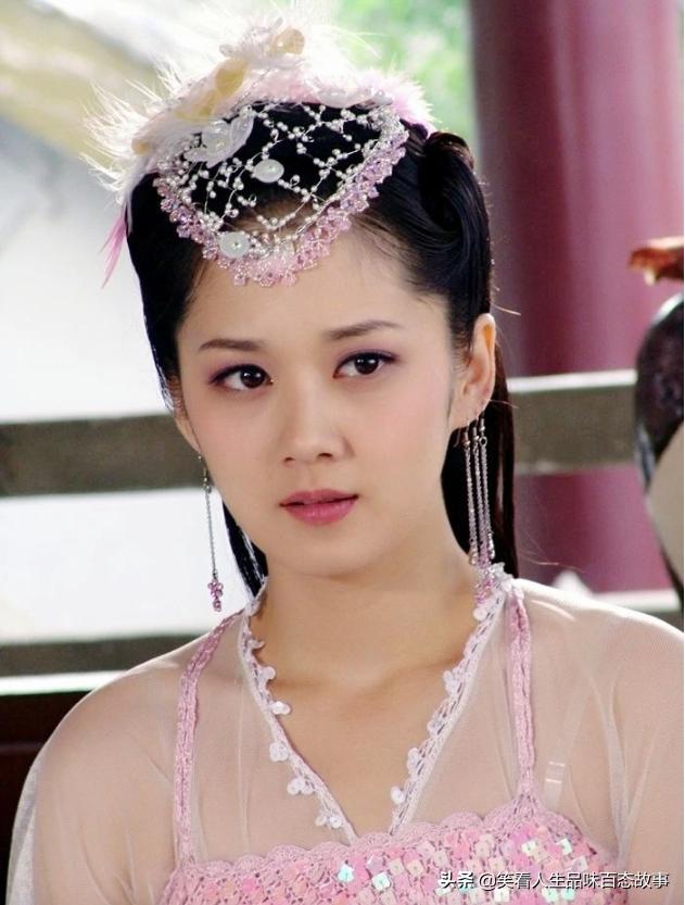 童年女神张娜拉晒猫照依旧童颜,38岁张娜拉罕见晒素颜照