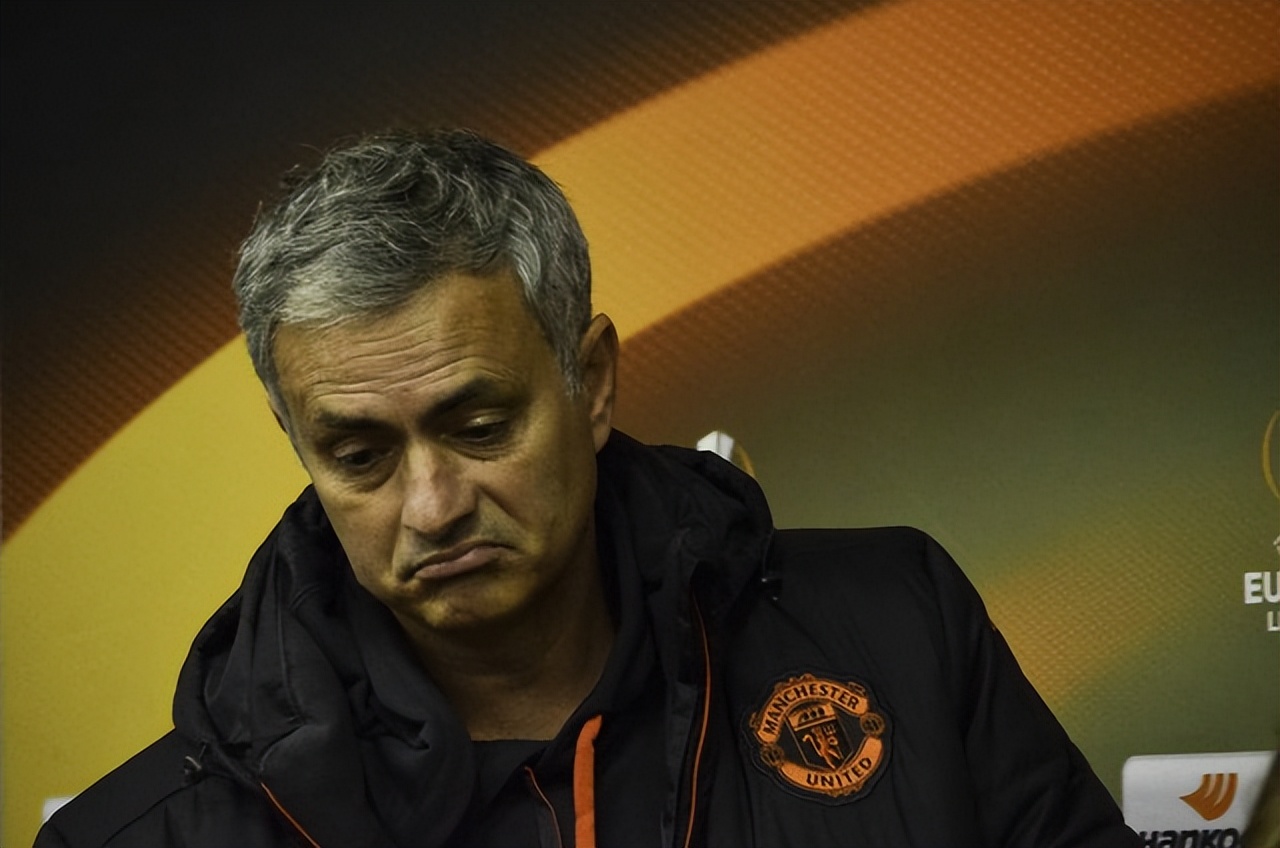 穆里尼奥丢冠后怒喷裁判后续,穆里尼奥炮轰