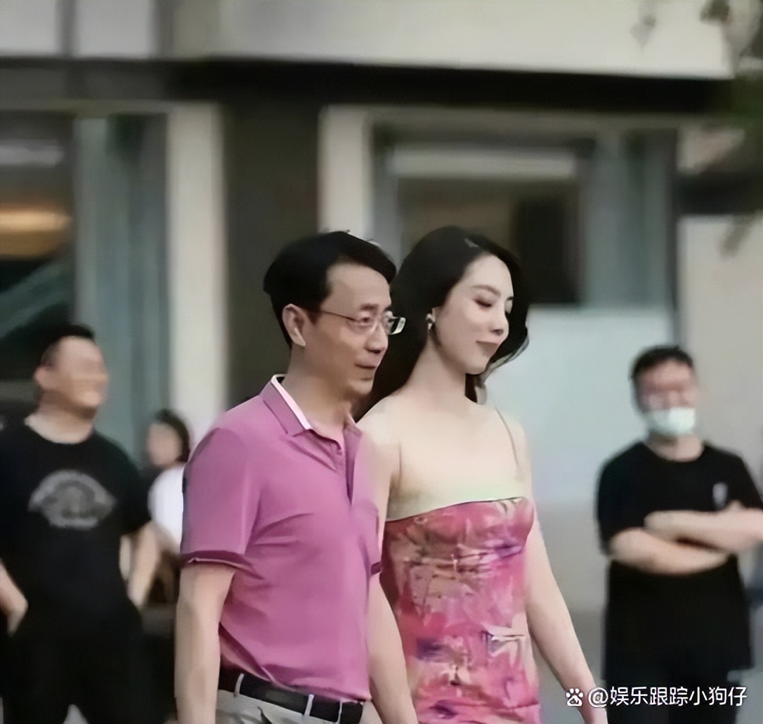 张雨绮称699买不了袜子视频,#媒体评张雨绮称699都买不了袜子