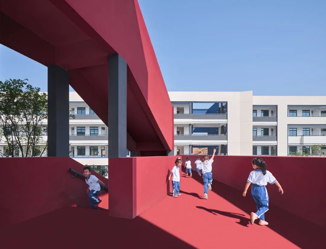 九年一贯制学校设计,阶梯式学校效果图