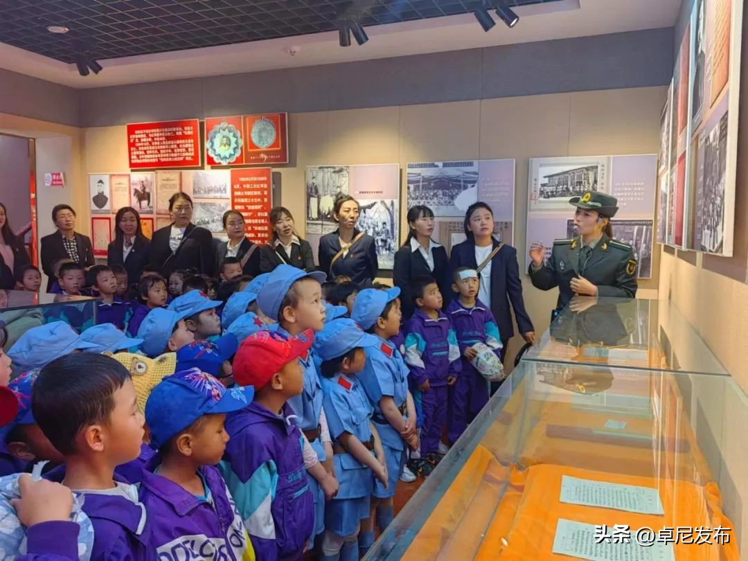 聆听红色故事传承红色精神幼儿园,参观红色教育基地的系列活动名称