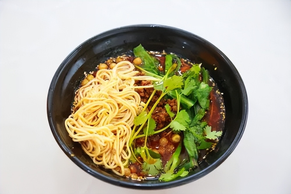 我，90后陕西女娃，每天帮人找对象，人称西安最美小红娘