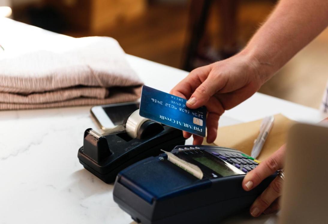 民法典中信用卡逾期,信用卡违约金有法律规定吗