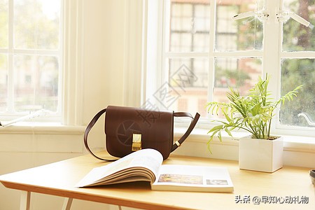 女朋友生日送什么礼物比较有惊喜,女朋友生日该送什么礼物简单实用