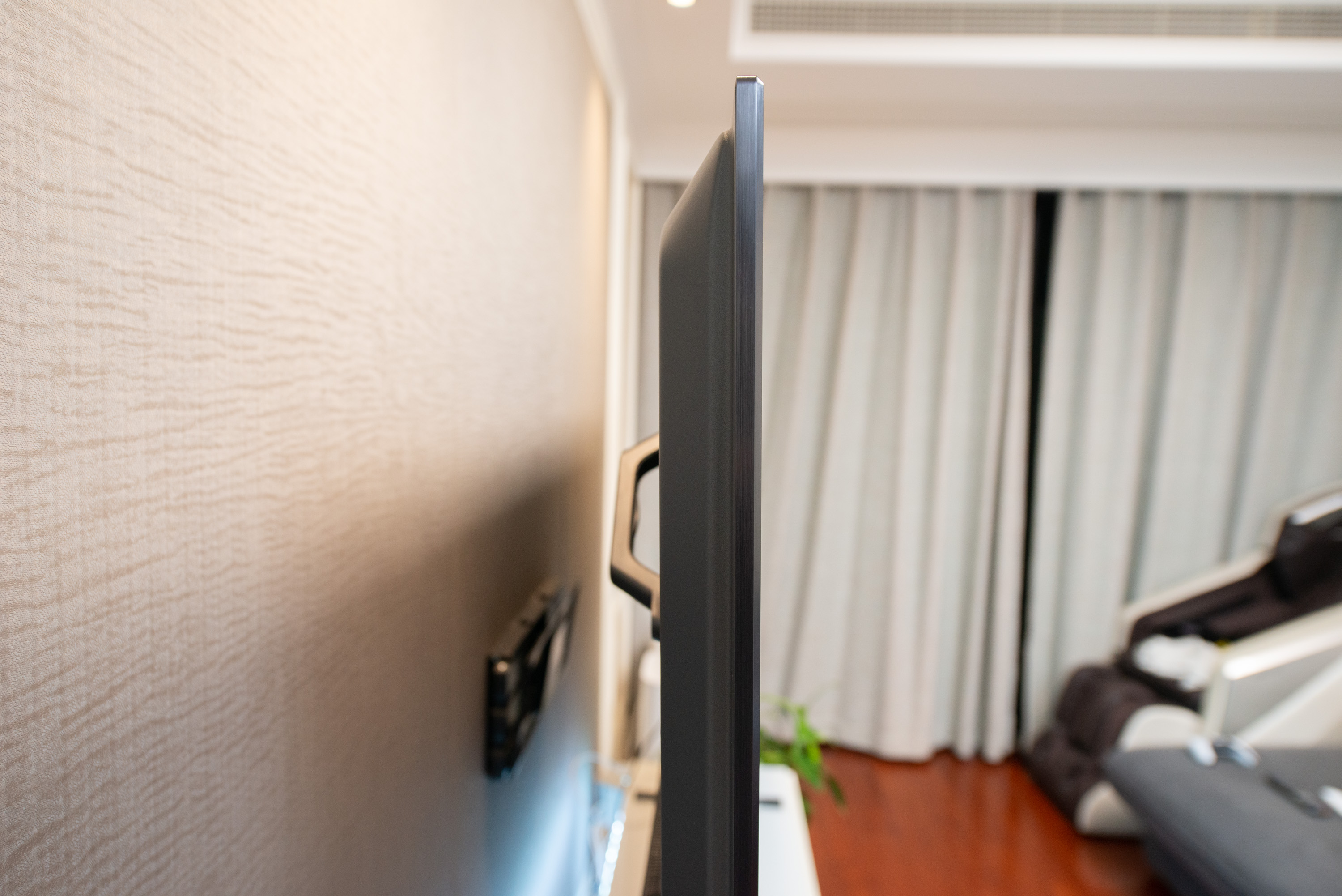 家里电视碎屏了,才让我有机会做了两台7k价位85英寸电视机横评