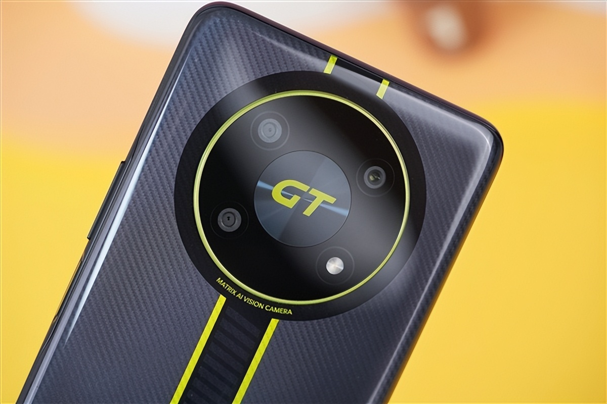 从2399元跌至1689元，19GB+256GB+4800mAh，性能旗舰沦为千元机