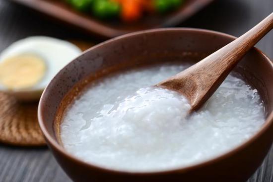 拔牙坑里面会有食物残渣怎么办,拔牙以后那个坑怎么清洁