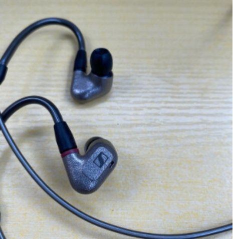 佩戴舒适音质好的有线耳机,超强音质的有线耳机