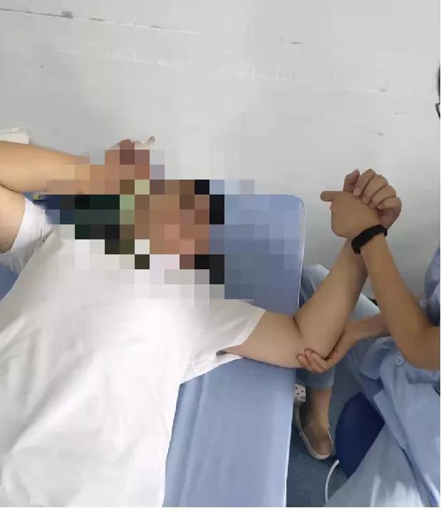 脑瘫康复与脑梗康复,小儿脑瘫在家可以做康复训练吗