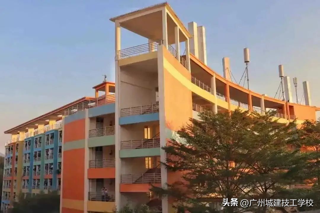 评为优秀学校喜报,我校荣获先进单位