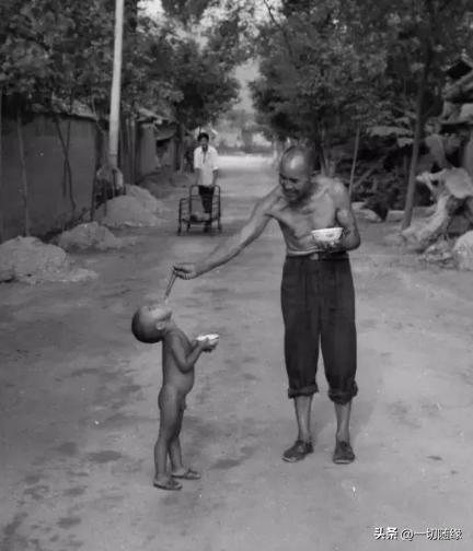 晚清真实：花楼女子媚态撩人，丰乳肥臀，30张老照片尽展风姿迷人