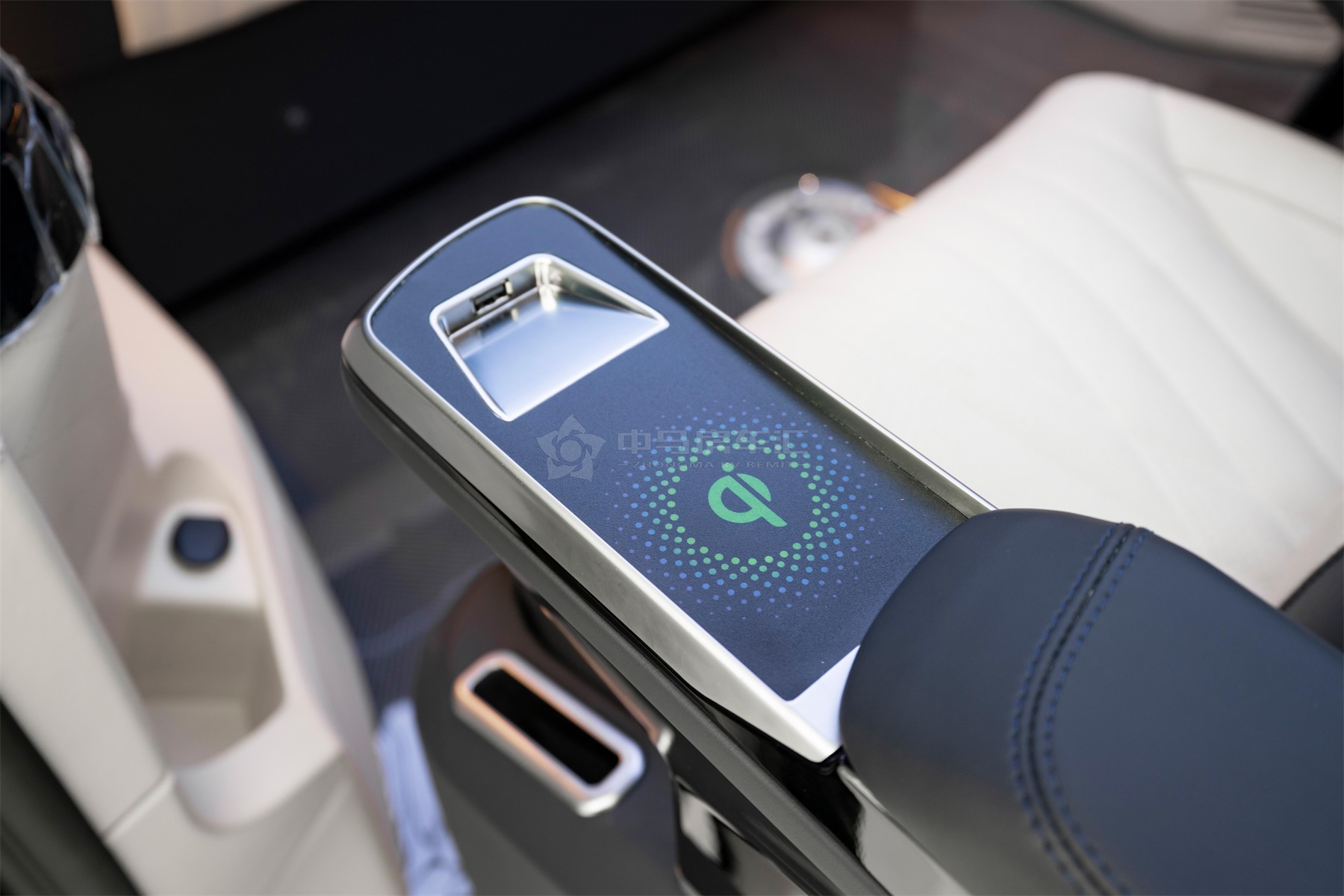 最新款奔驰商务车哪款好,奔驰商务车哪款最值得买