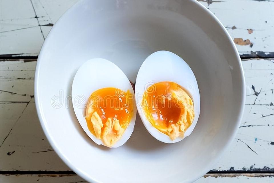 腌咸鸭蛋熬水,腌咸鸭蛋盐水需要怎么烧盐化的快