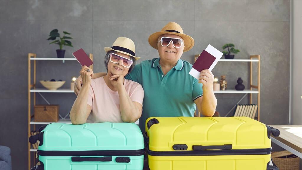 晚年瘫痪在床无法自理怎么办,老人瘫痪在床不能睡是什么原因