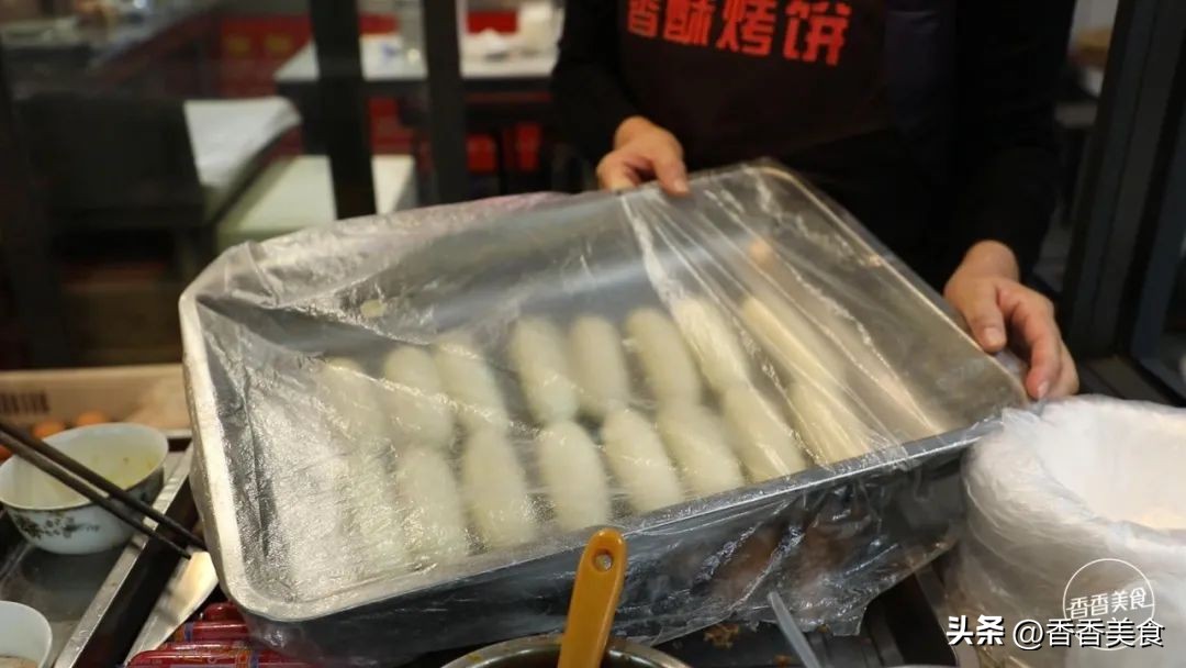 一款一年四季都可以煎烤炸的小吃,藏在小巷子里的人气小吃