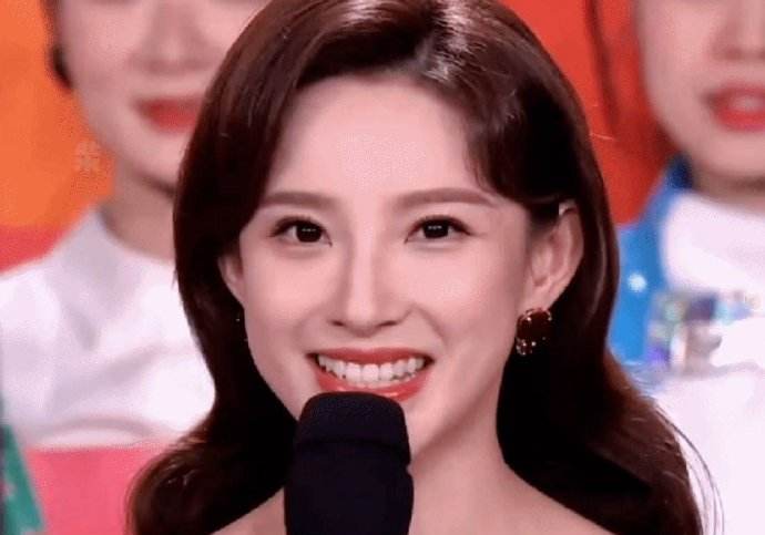 美女马凡舒春晚,马凡舒照片主持春晚