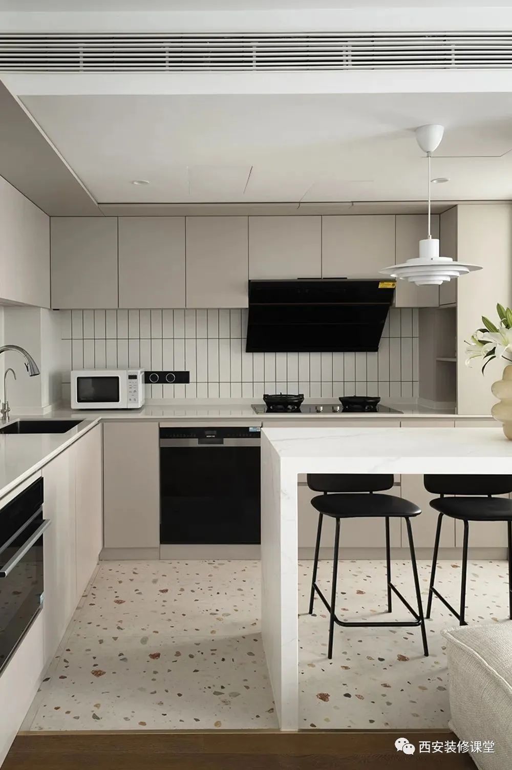 75㎡老破小的逆袭，超级收纳家