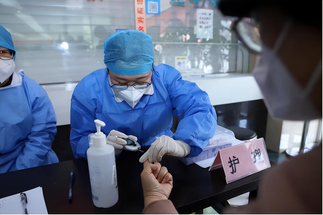 *安泰**市中心医院开展“世界胰腺癌日”科普义诊活动