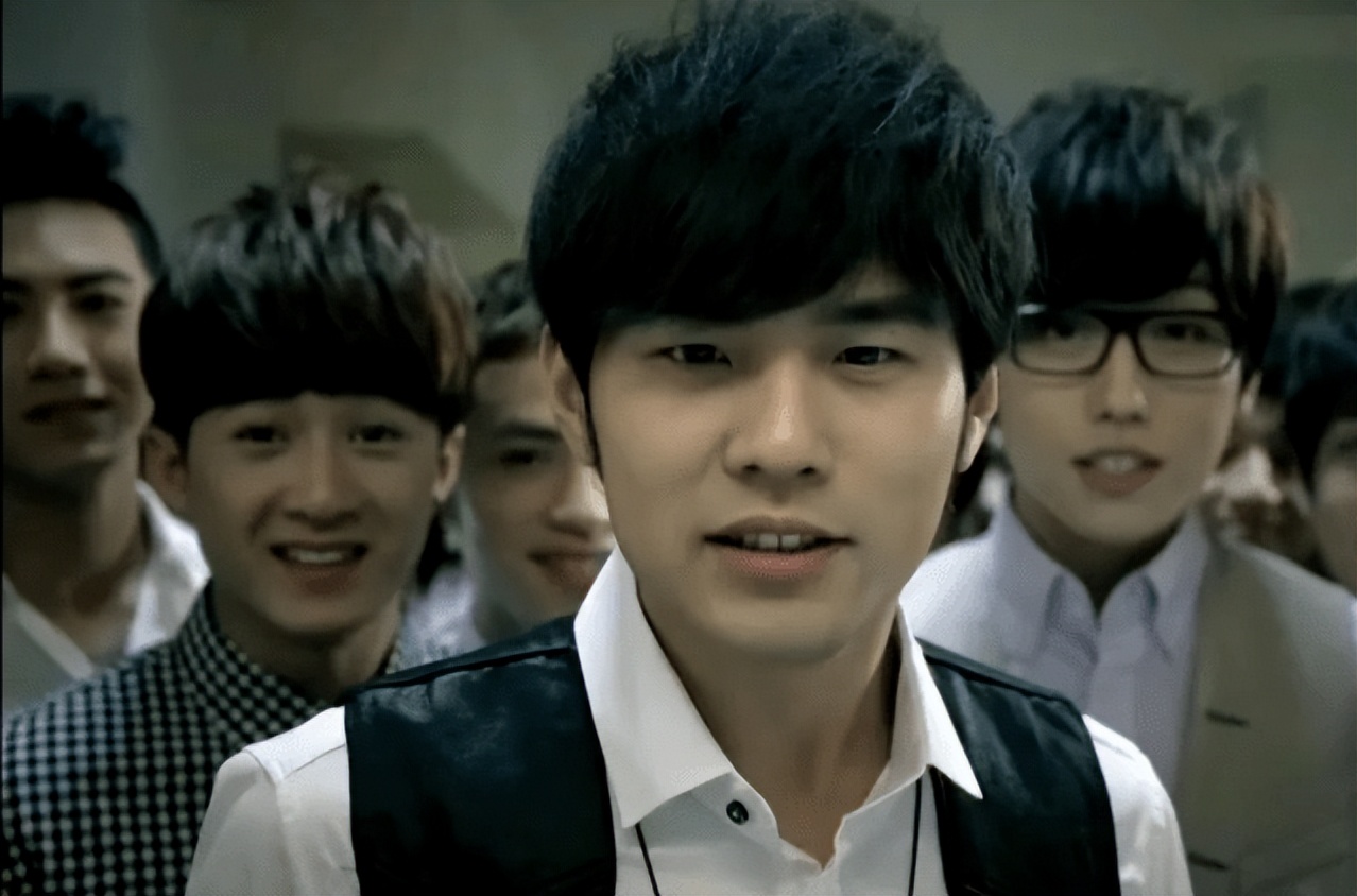 卖螺蛳粉网红男扮女装好几个人,代言螺蛳粉的男星