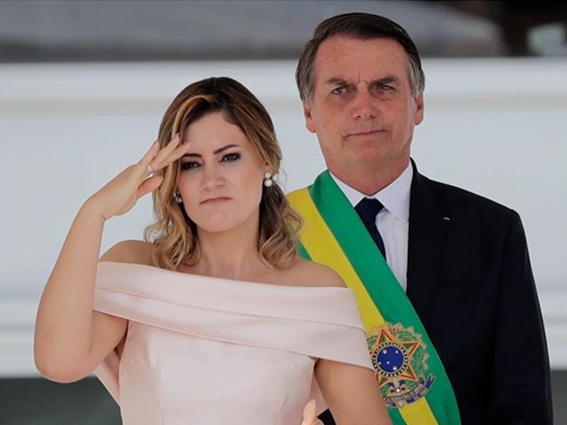 马克龙和巴西总统互怼,马克龙回法国最新言论