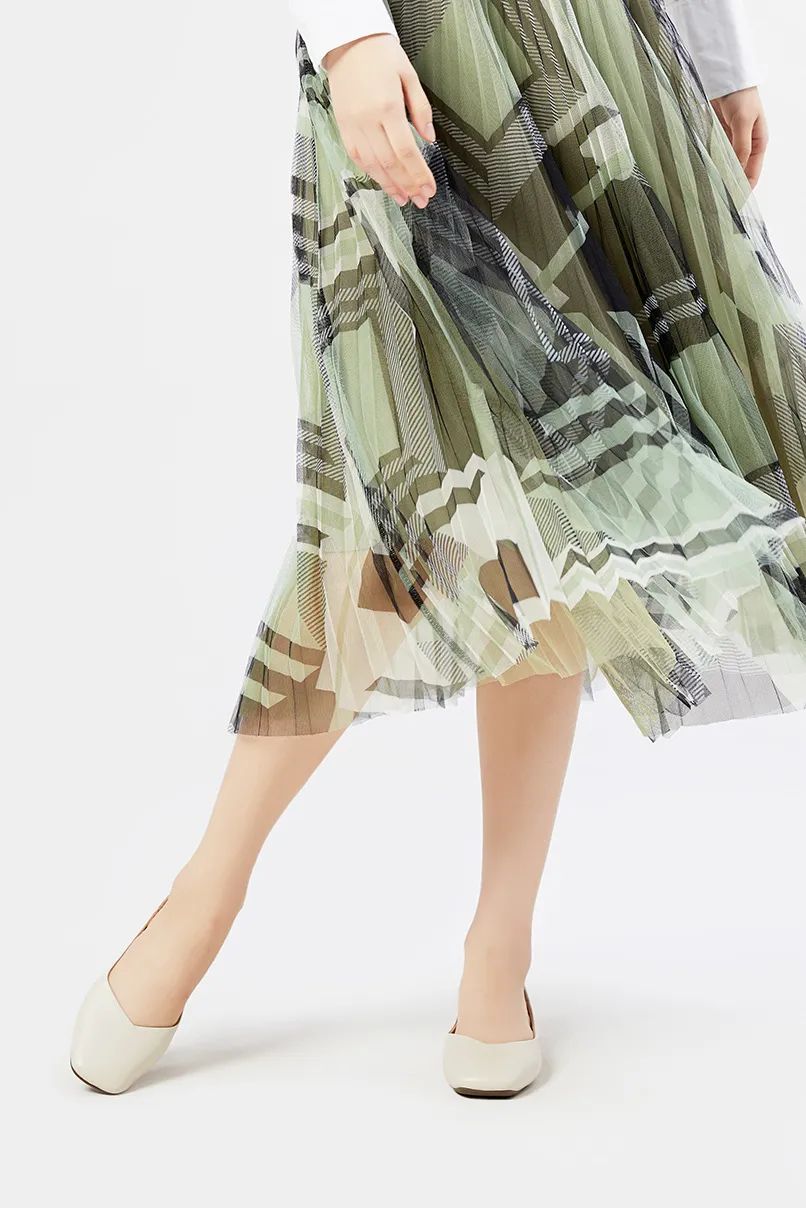 直筒牛仔裤小白鞋穿搭,小白鞋牛仔裤秋冬穿搭图片