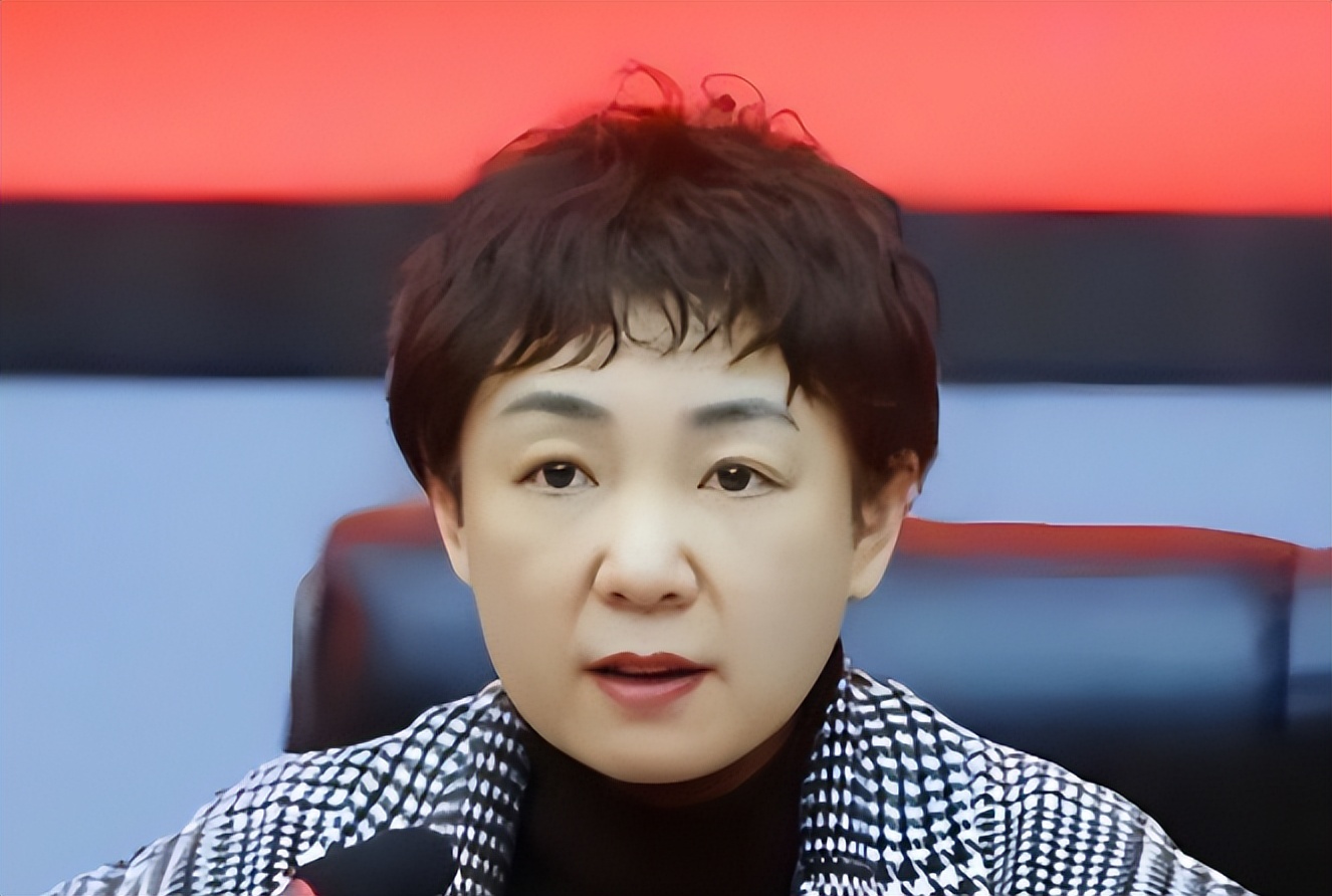 又一个美艳“女老虎”落马，履历惊人，却没守住自己的底线