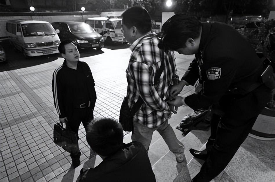 男子卖4厘米枪形钥匙扣,枪形钥匙扣判刑结果