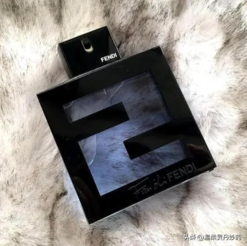芬迪最新款香水,意大利芬迪奢侈品为啥便宜