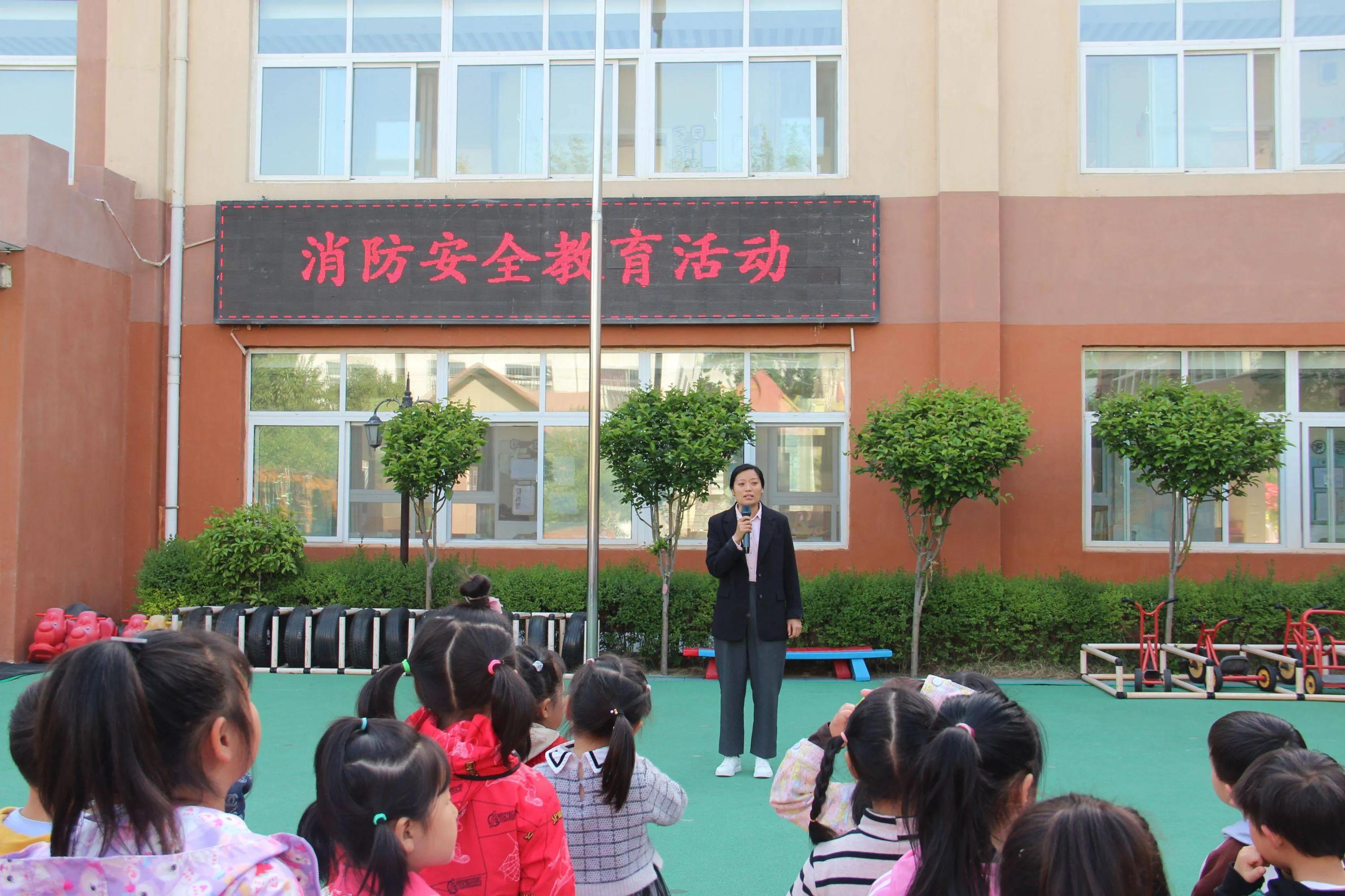 大手拉小手消防演练,荣隆镇中心小学消防演练