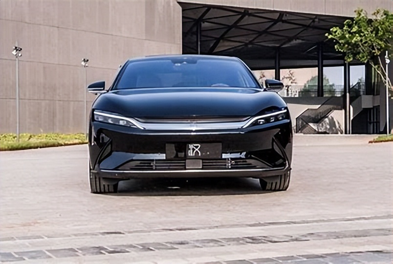 年轻人买二手车会被人瞧不起吗,买二手车真的很不靠谱吗