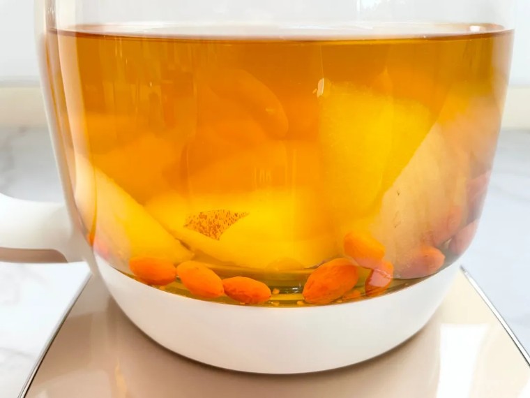 冰糖梨茶怎么熬治咳嗽,冬天干燥易咳嗽试试枸杞冰糖雪梨