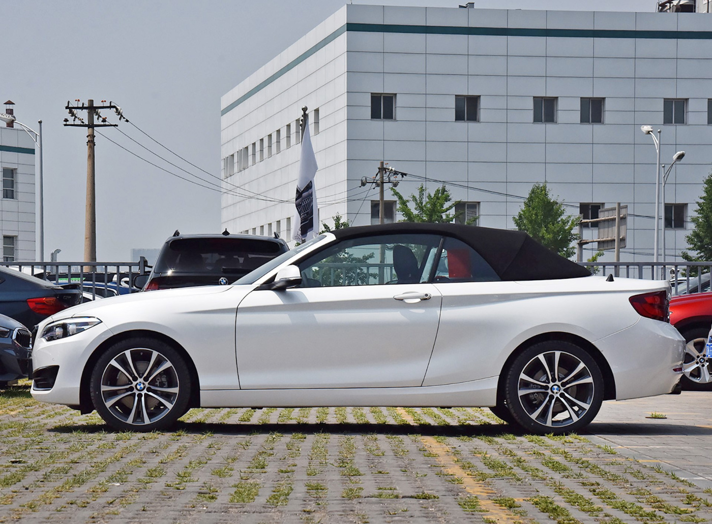 宝马3万2门4座车,宝马硬顶敞篷车四门四座20万