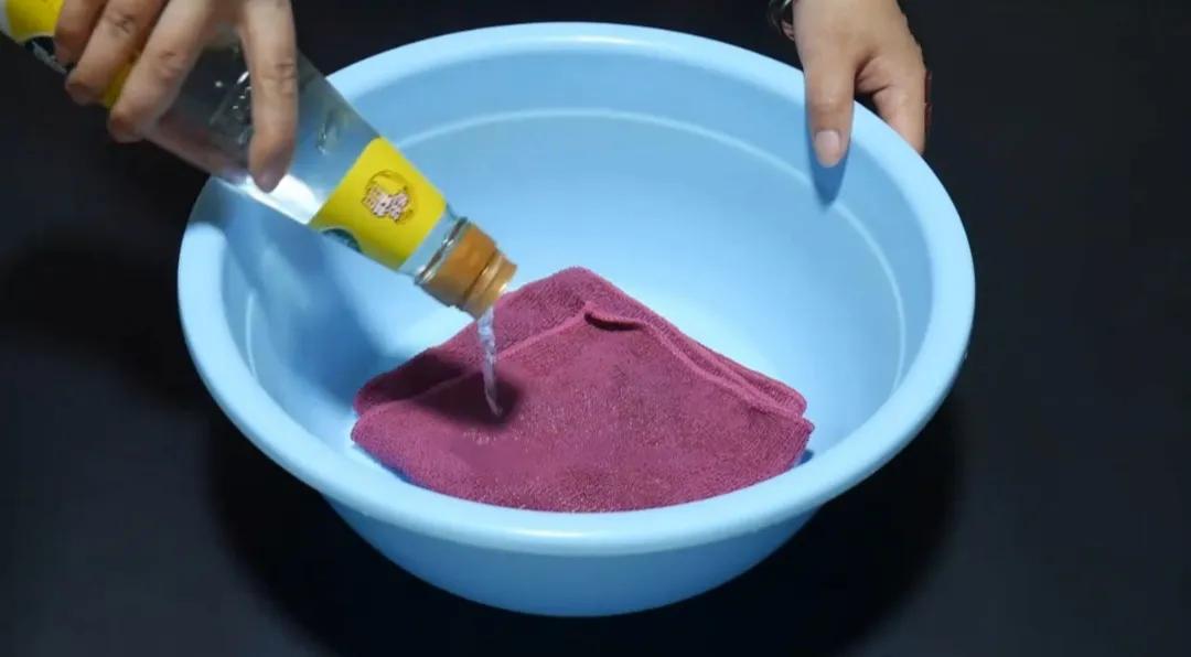 洗衣机清理出来的污垢排不出去,洗衣机里面的过滤袋怎么拿出来