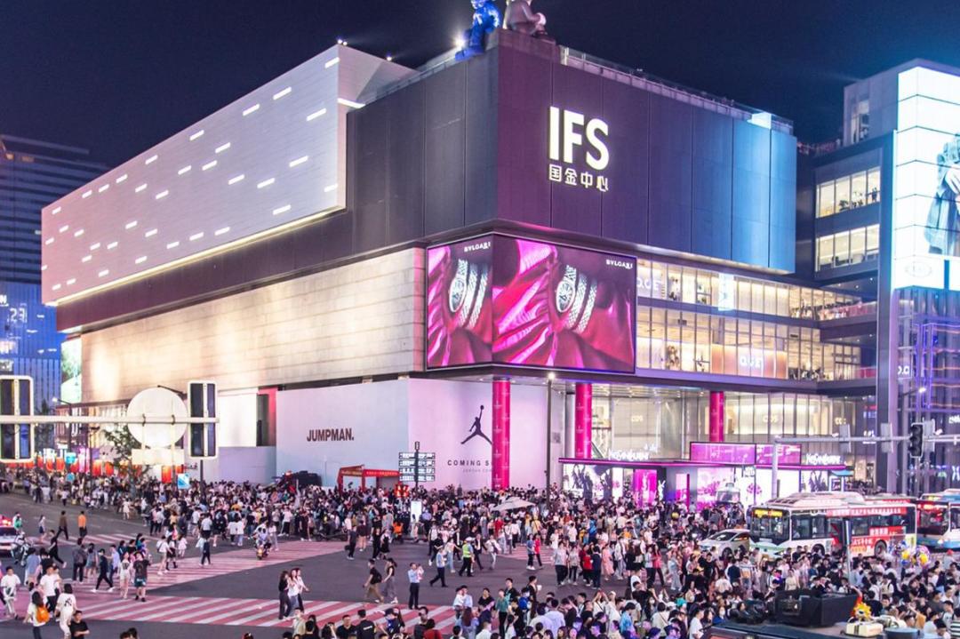 五一假期消费火热商业重拾烟火气,五一消费市场升温迅速显活力