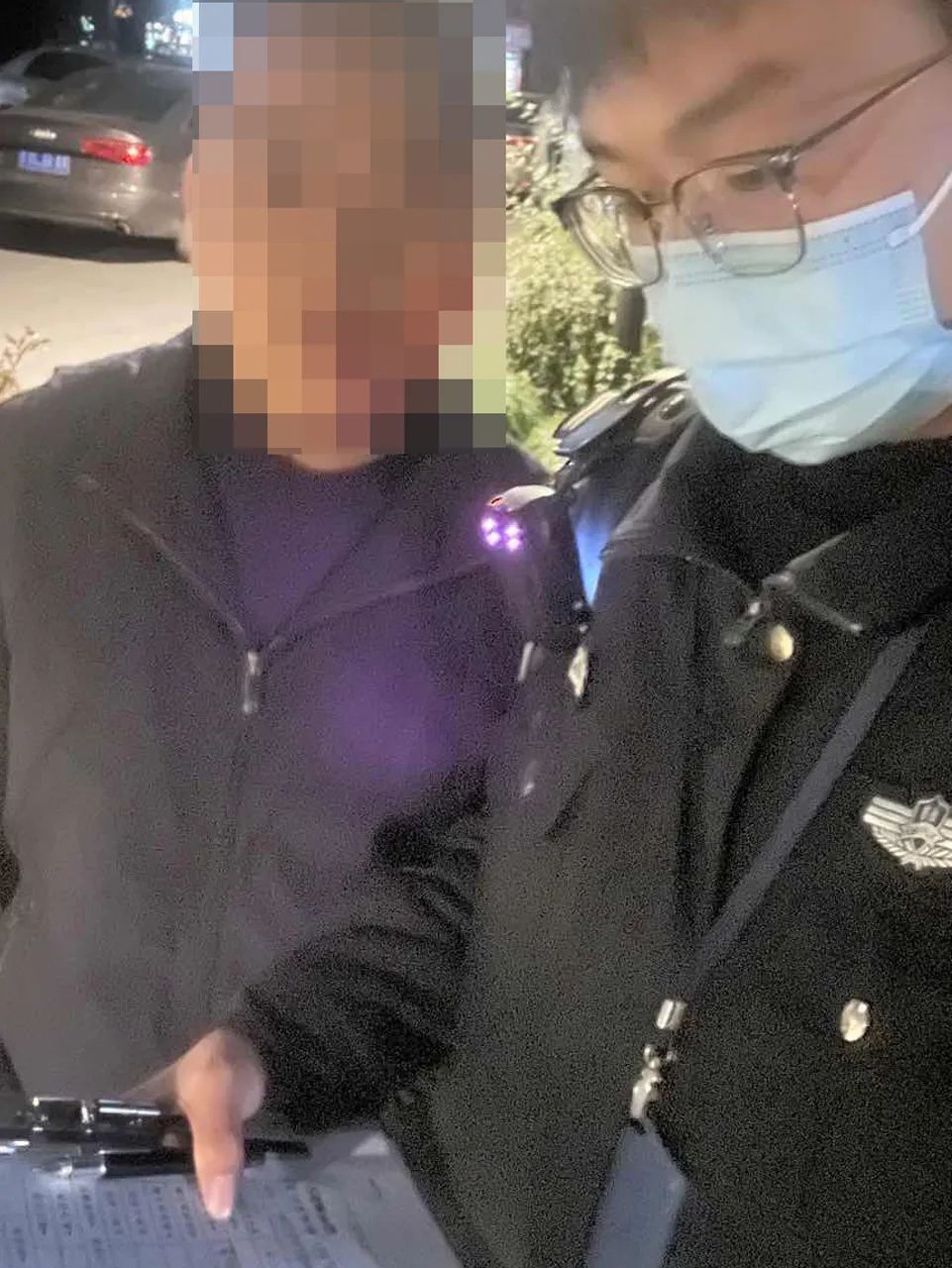 “有精彩小视频放送,可以和她同城私密约会,让你不再夜夜孤单!”